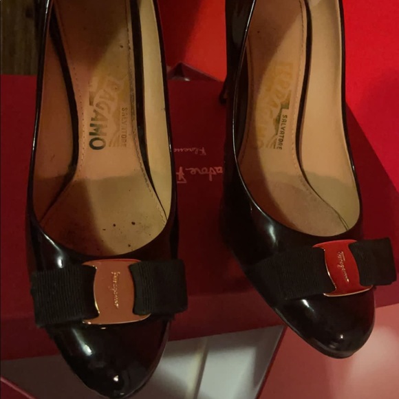 Black Salvatore Ferragamo heels comes with original box an authentication card - Picture 7 of 8